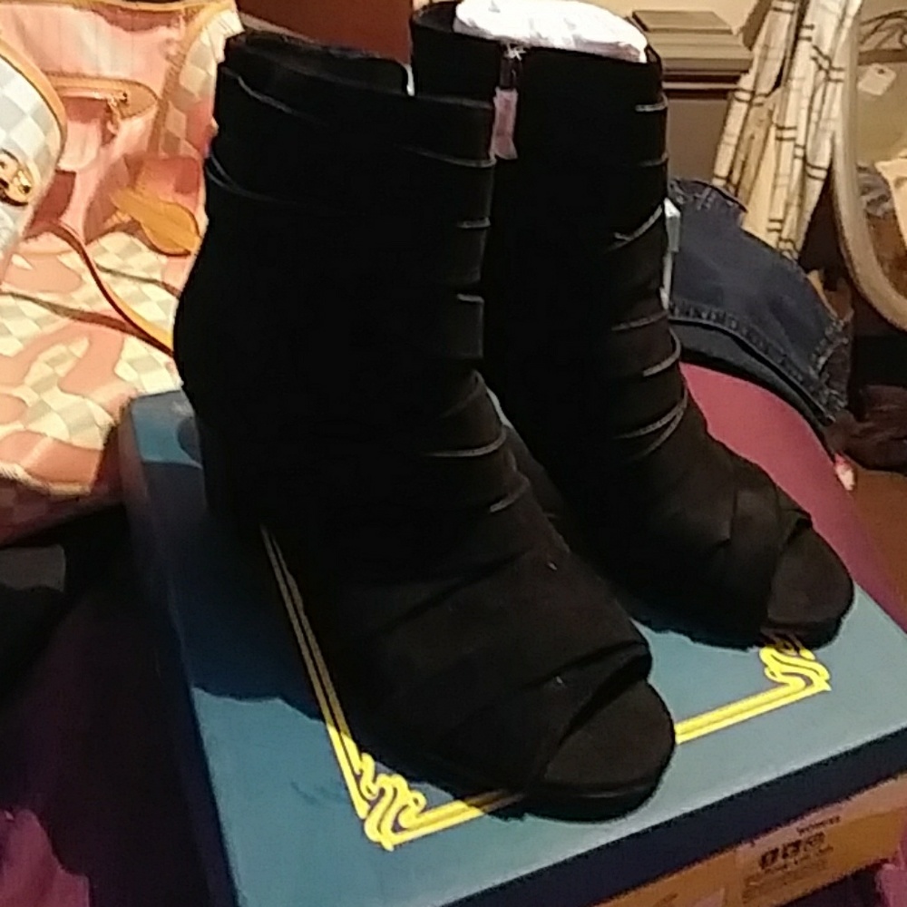 Boots size 10
